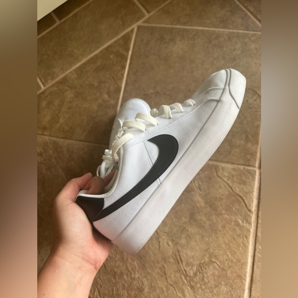 Women’s Nike shoes